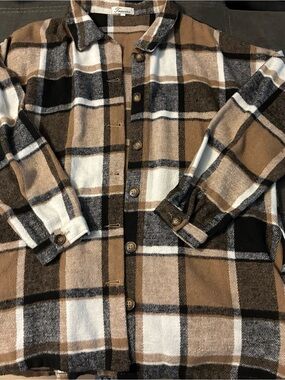 Women’s Plaid Button-Down Shirt Jacket in Brown and Black